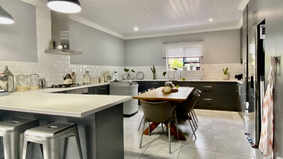 3 Bedroom Property for Sale in Highlands Western Cape